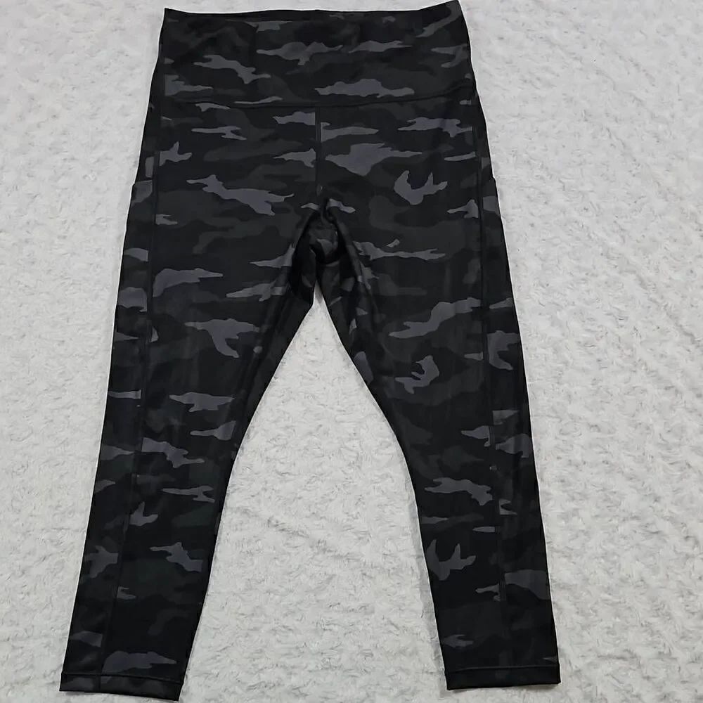 Athleta womens size 1x Ultimate Camo 7/8 Tight workout gym hiit running yoga
